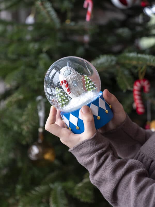 Snow-Globe-Yeti